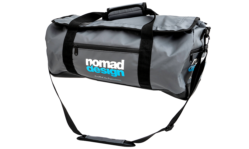 Le SAC DE VOYAGE NOMAD DESIGN 40L est la solution de rangement parfaite pour votre prochain voyage en bateau, voyage ou aventure !